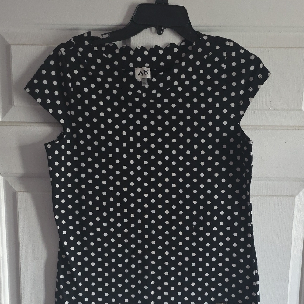 Anne Klein Black and White Polka Dot Short Sleeve Top, NWT, Size Small. - Picture 2 of 11